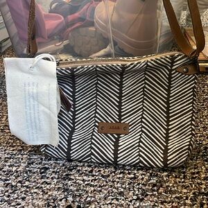 Afar able cross body purse nwt